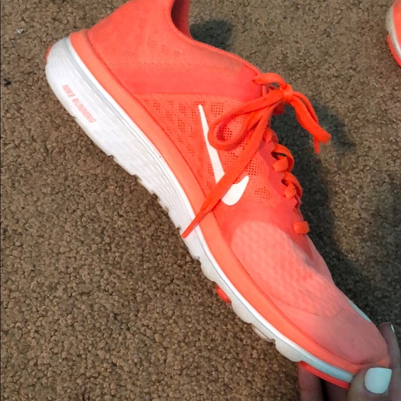 Neon orange Nike free runs - Picture 4 of 6